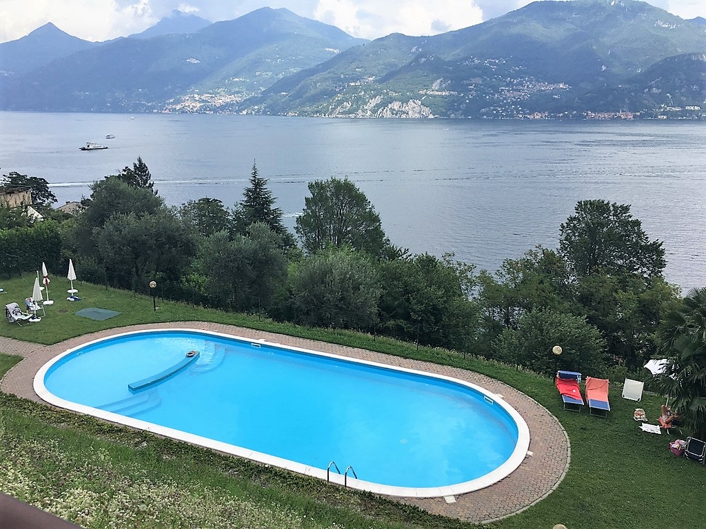 Menaggio appartamento con piscina, giardino, terrazzo e vista lago Terrazzo con piscina