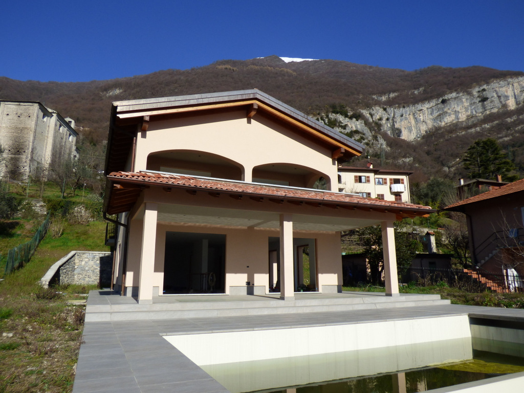 Lago como mezzegra villa moderna con piscina tre pievi Villa moderna con piscina