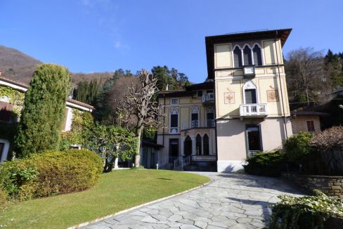 Villa Fronte Lago finiture d'epoca