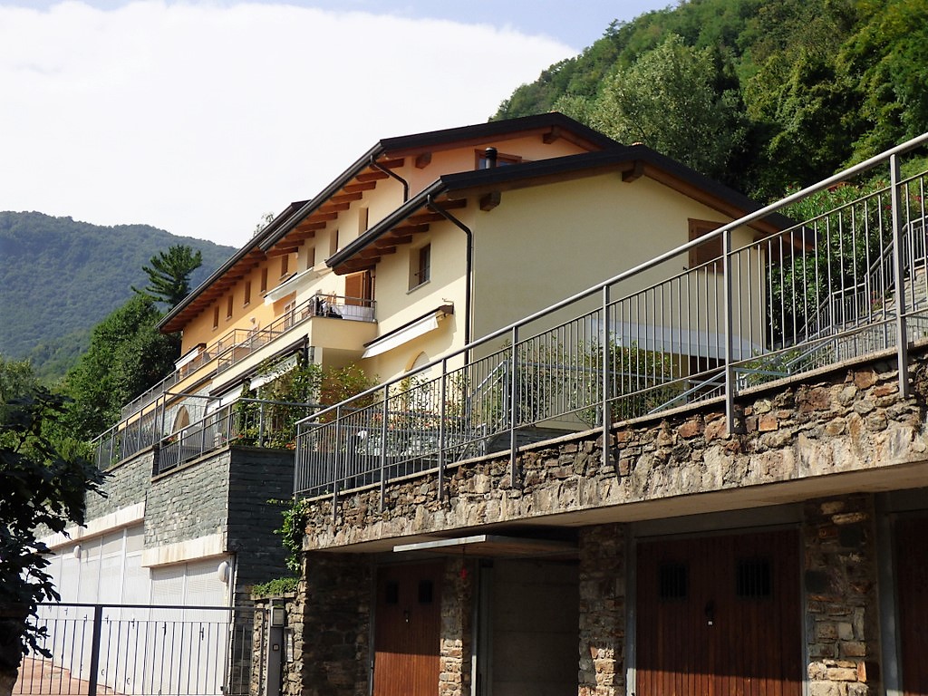 San siro appartamenti con piscina, terrazzo e vista lago Terrazzo con piscina