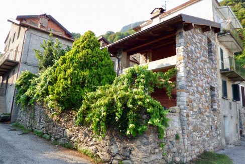 Gravedona ed Uniti Casa in sasso