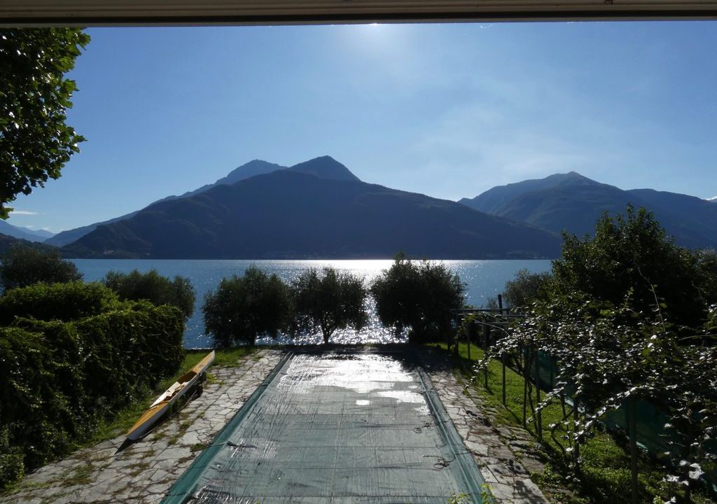 Villa Pianello del Lario Fronte Lago posizione soleggiata
