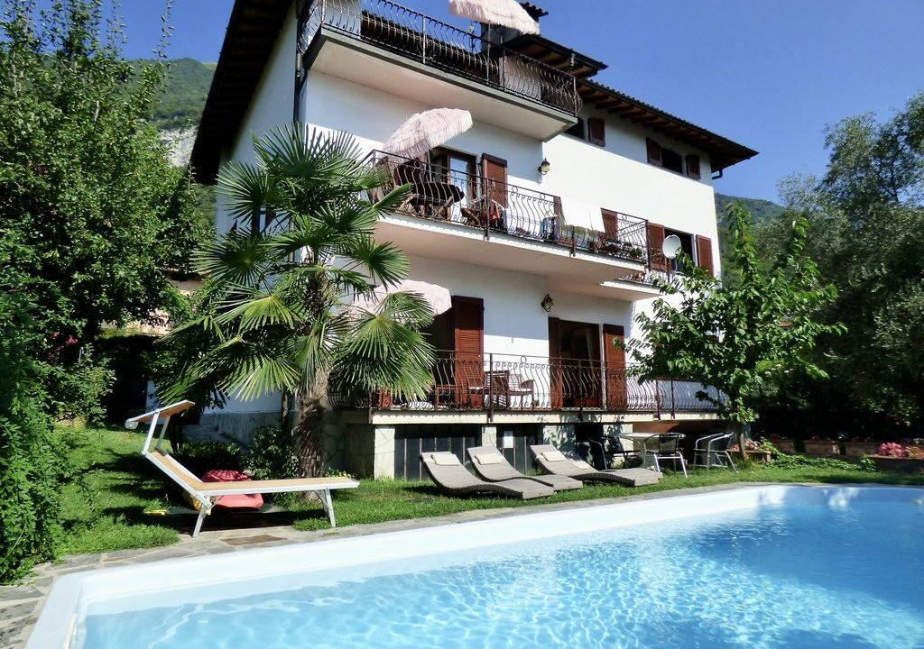 Lago Como Mezzegra Appartamento con Piscina e Giardino - facciata