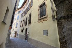 Appartamento Gravedona ed Uniti Centro con Balcone