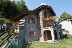 Gravedona ed Uniti Casa con Terreno Collinare