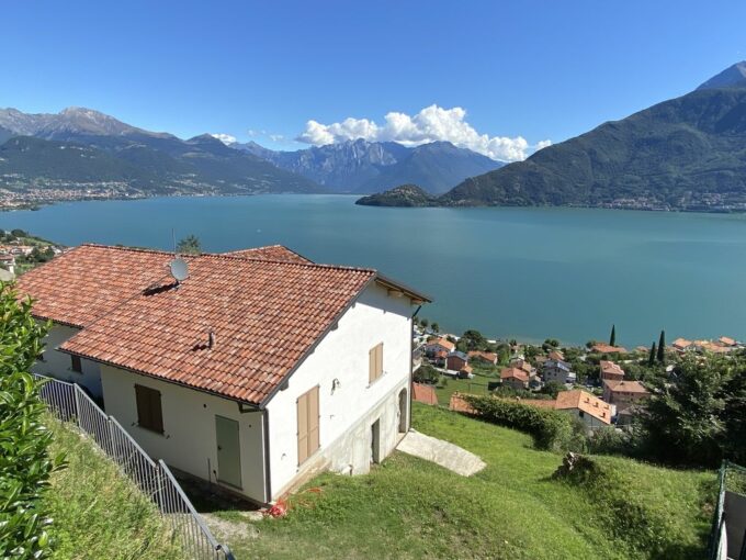 Pianello del Lario Villa con Terreno e Vista Lago Como - facciata