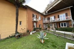 Lago di Como Moltrasio Casa con Giardino Privato e Vista Lago - facciata