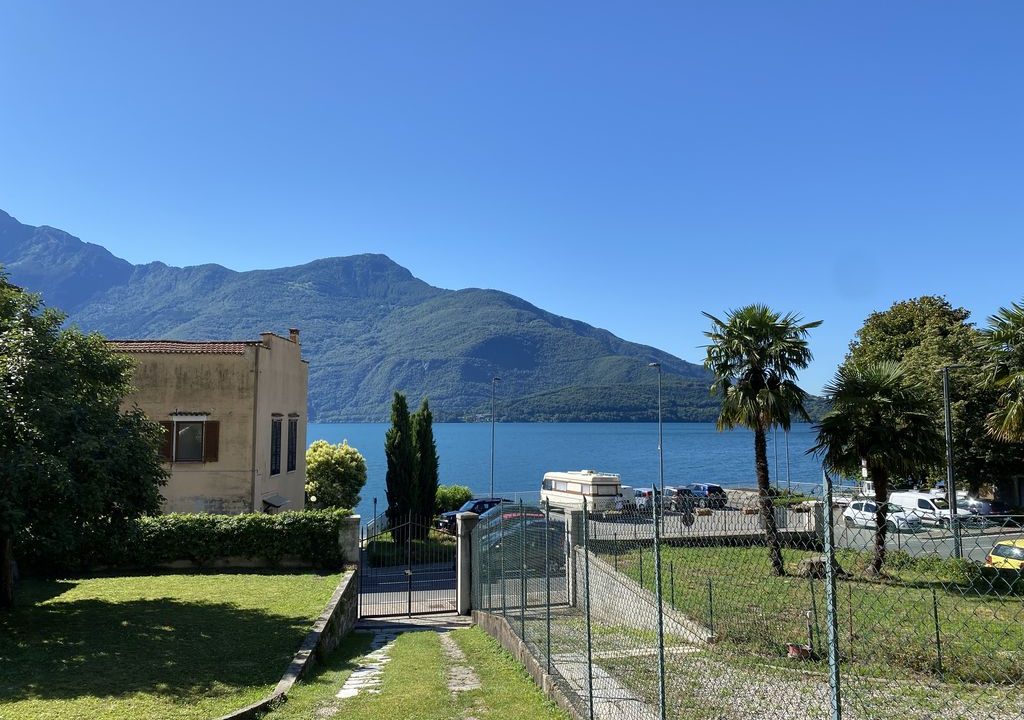 Lago Como Villa d'epoca con Giardino Domaso