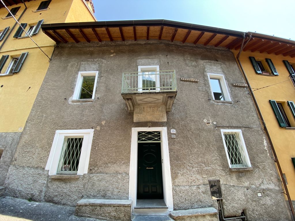 Casa Ristrutturata Dongo Lago Como