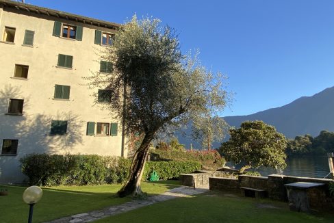 Lago Como Ossuccio Appartamento direttamente a lago con posto Barca, Terrazzo e Giardino