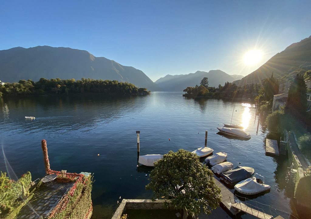 Lago Como Ossuccio Appartamento direttamente a lago con posto Barca, Terrazzo e Giardino