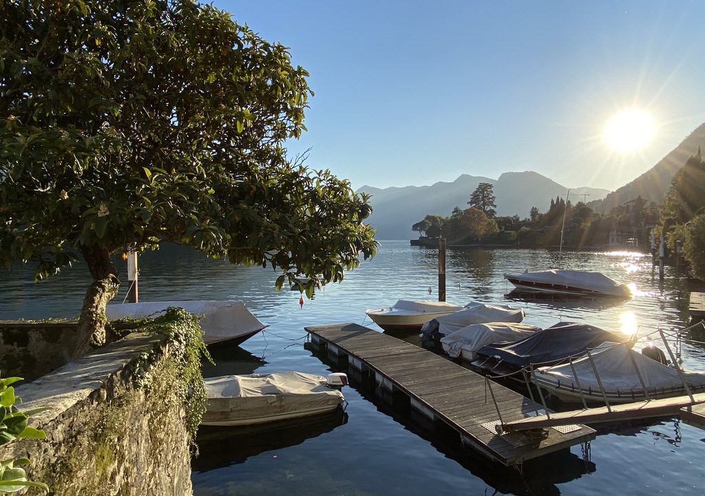 Lago Como Ossuccio Appartamento direttamente a lago con posto Barca, Terrazzo e Giardino
