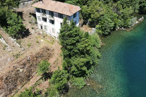 Oliveto Lario Proprietà Fronte Lago Como con Terreno - da ristrutturare