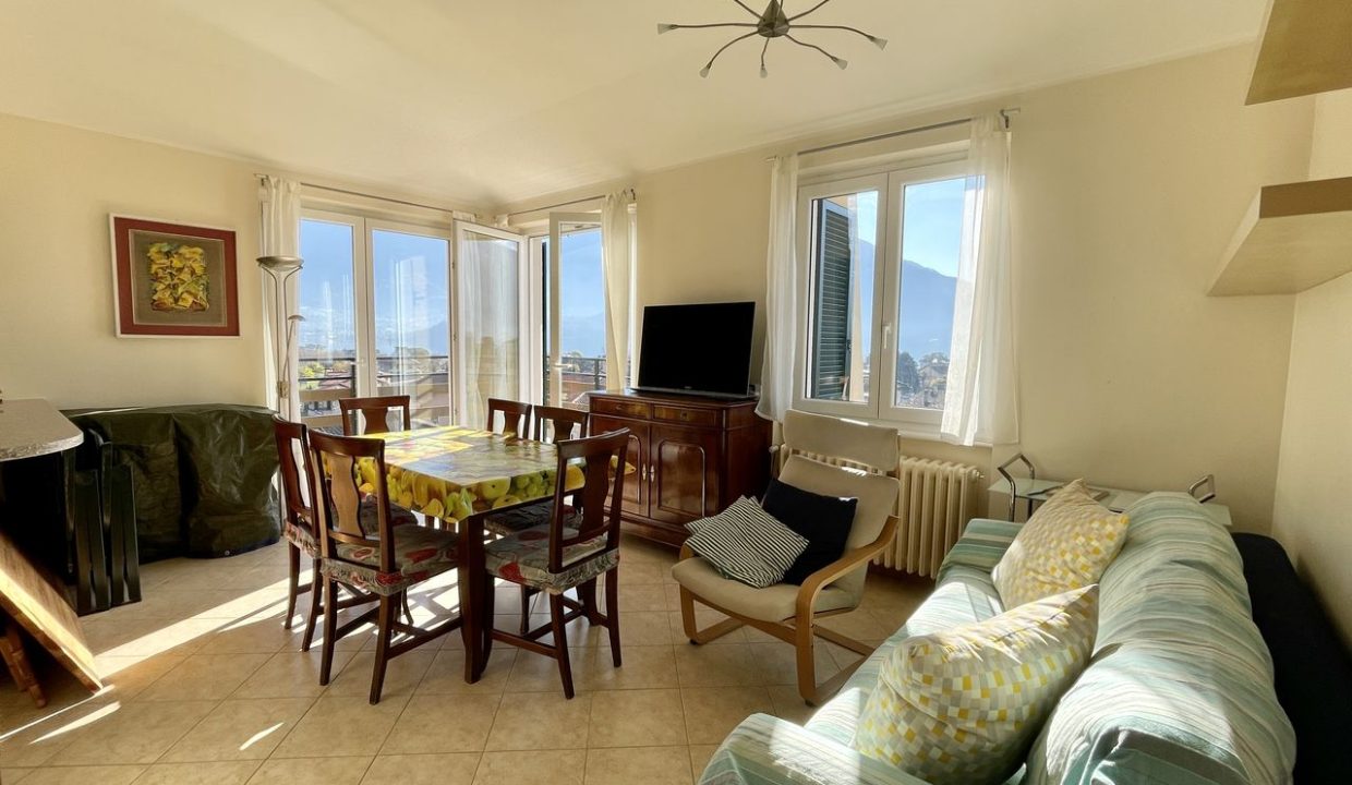 Appartamento con Terrazzo Vista Lago Como Domaso - soggiorno