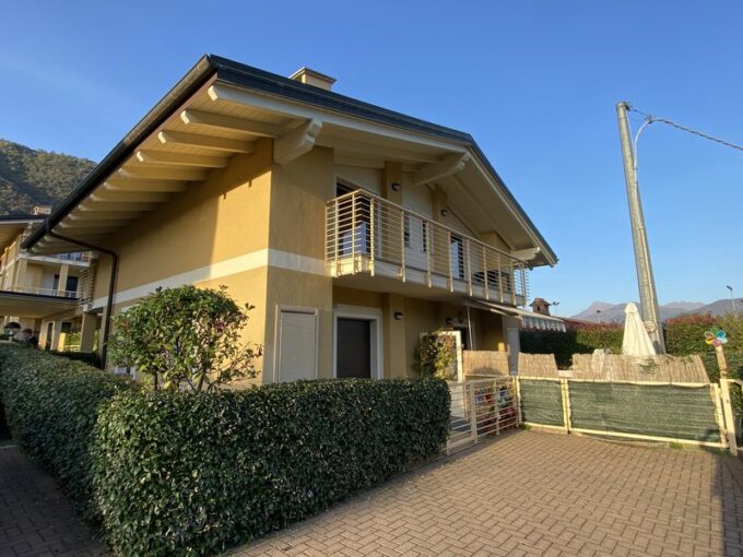 Lago Como Lenno Appartamento con Terrazzo e Scorcio Lago - facciata
