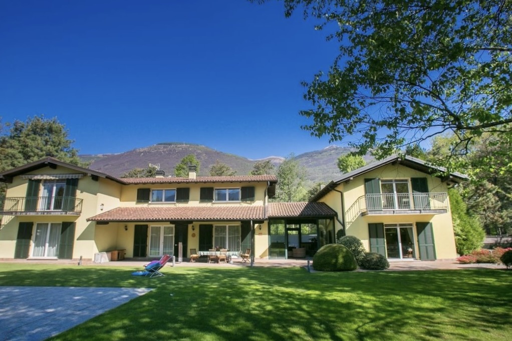 Lago Como Villa con Piscina Sorico