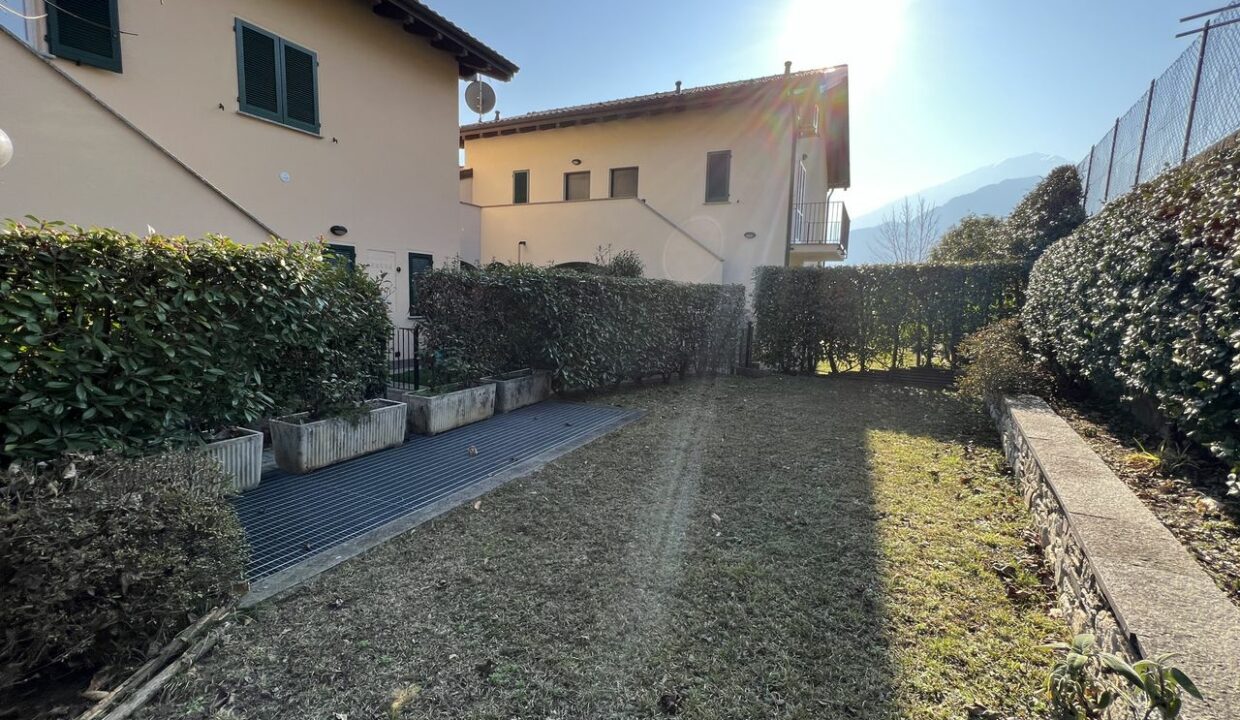 Lago Como Gravedona ed Uniti Appartamento con Giardino