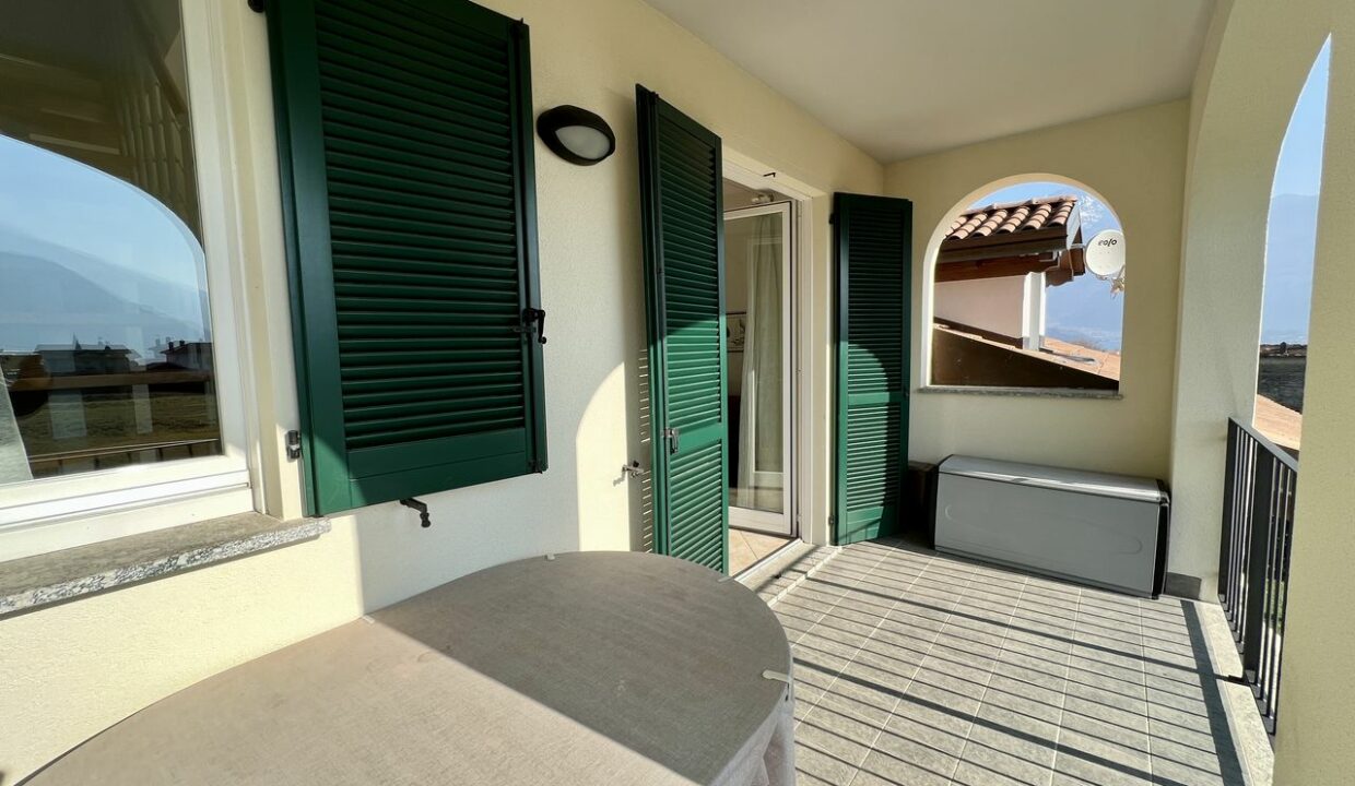 Lago Como Gravedona ed Uniti Appartamento con Giardino