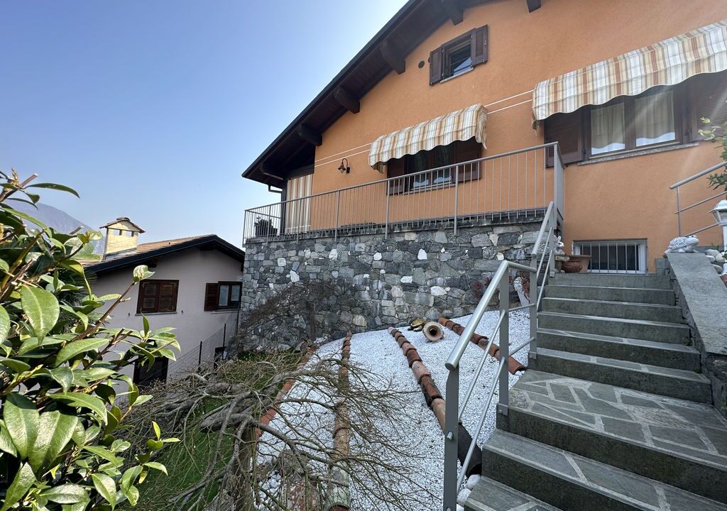 Lago Como Menaggio Casa con Terrazzo e Garage