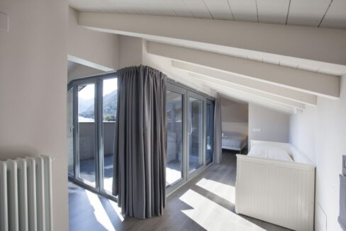 Lago Como Ossuccio Appartamento con Terrazzo e Vista Lago