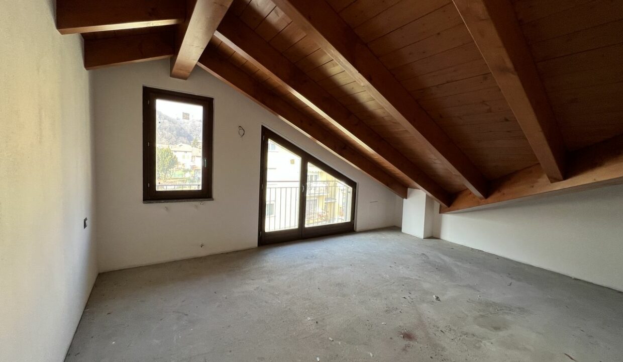 Lago Como Gravedona ed Uniti Appartamenti con Garage