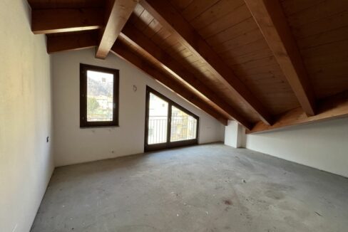 Lago Como Gravedona ed Uniti Appartamenti con Garage
