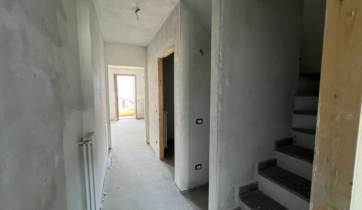 Lago Como Gravedona ed Uniti Appartamenti con Garage