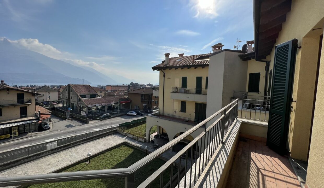 Lago Como Gravedona ed Uniti Appartamenti con Garage