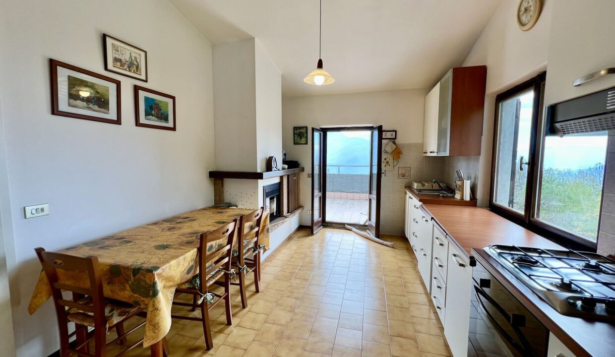 Gravedona ed Uniti Appartamento con Terrazzo Vista Lago Como
