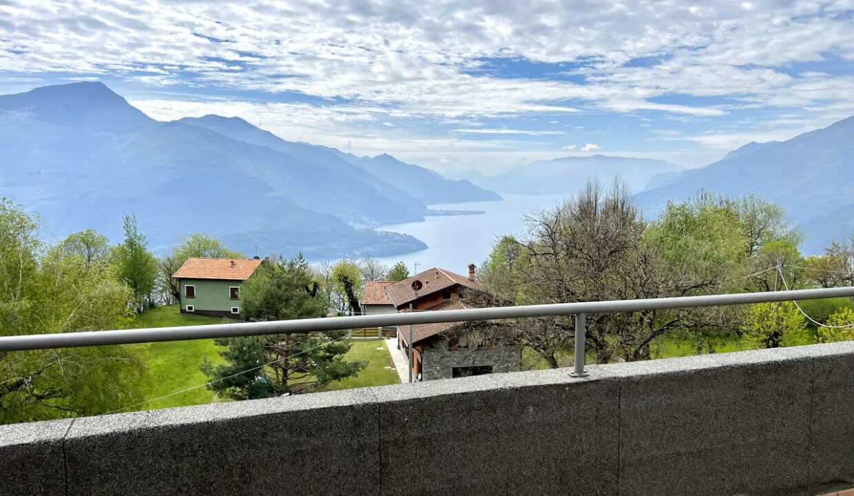 Gravedona ed Uniti Appartamento con Terrazzo Vista Lago Como