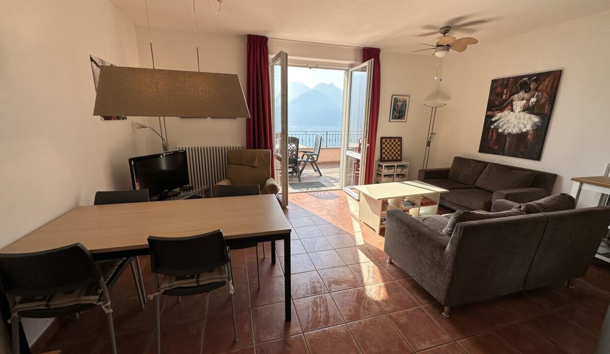 Appartamento Vista Lago San Siro con Piscina - soggiorno