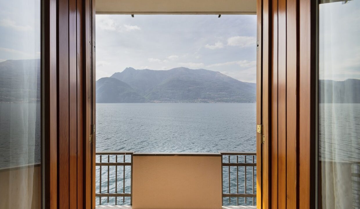 Villa Fronte Lago Como con Giardino Bellano - vista
