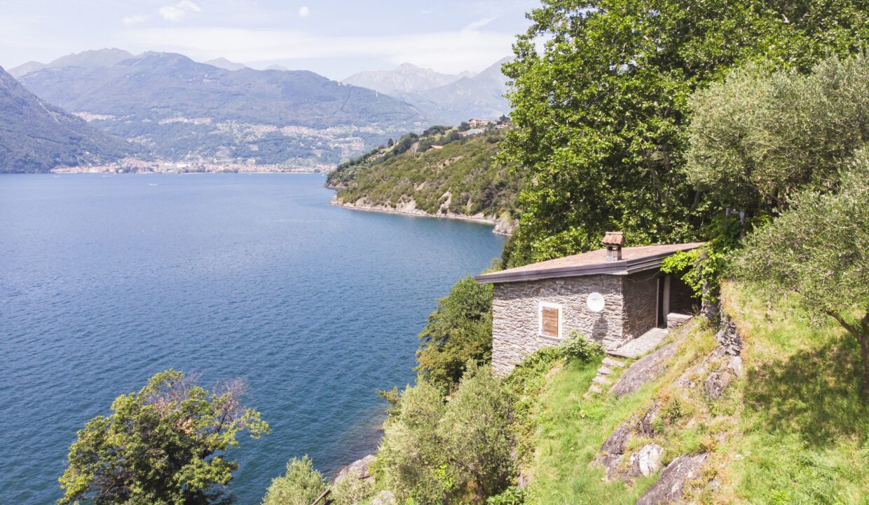 Villa Fronte Lago Como con Terreno - Dorio - posizione