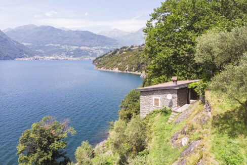 Villa Fronte Lago Como con Terreno - Dorio - posizione