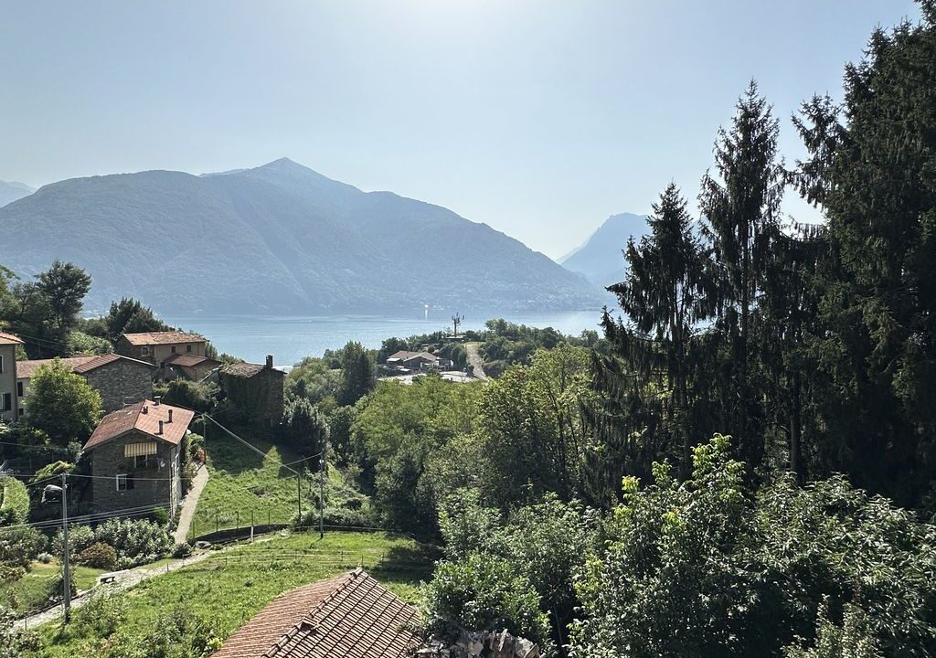 San Siro Casa in Sasso con Terrazzo e Vista Lago Como