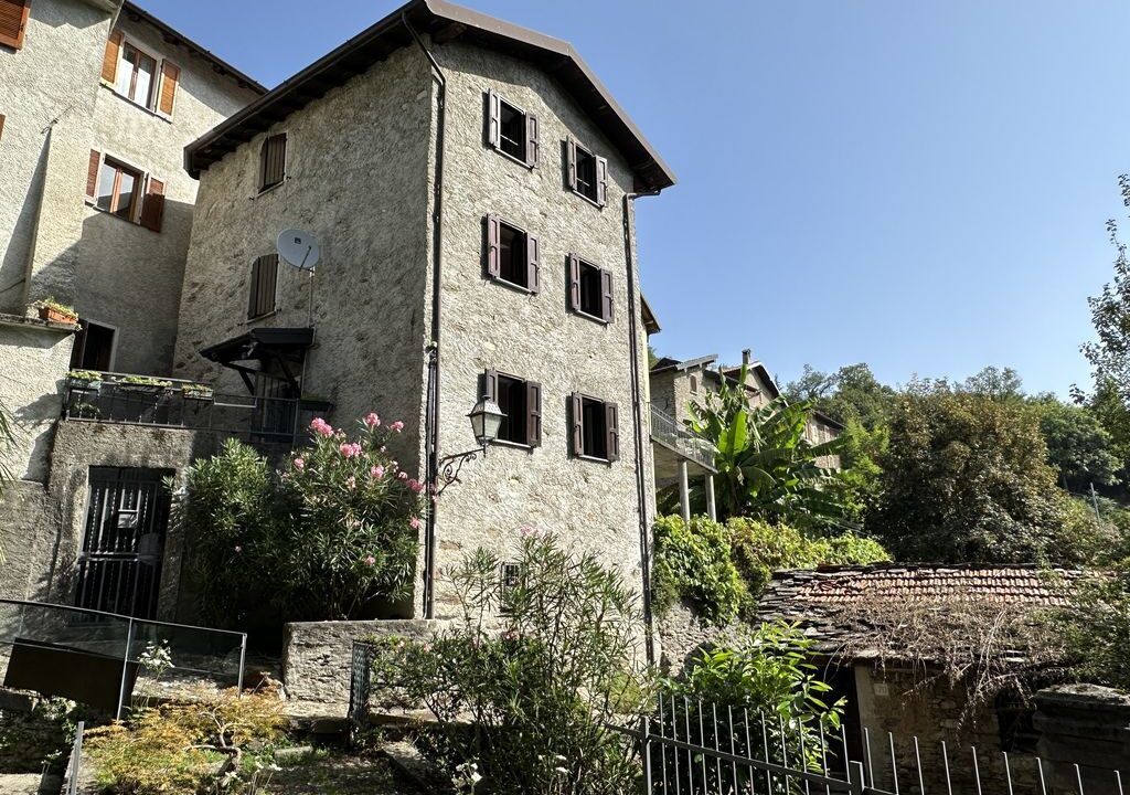 San Siro Casa in Sasso con Terrazzo e Vista Lago Como