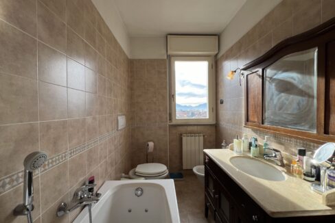 Lago Como Gravedona ed Uniti Appartamento con Terrazzo-bagno