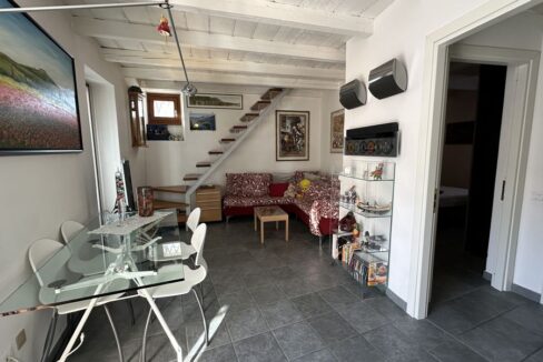 MA078 Appartamento Ossuccio Con Terrazzo e Vista Lago soggiorno