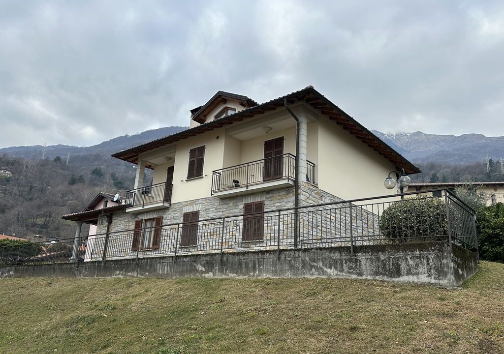 Villa Lago Como Pianello del Lario con Terrazzo e Giardino esterno