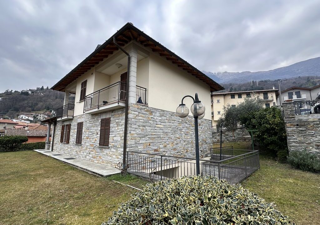 Villa Lago Como Pianello del Lario con Terrazzo e Giardino esterno