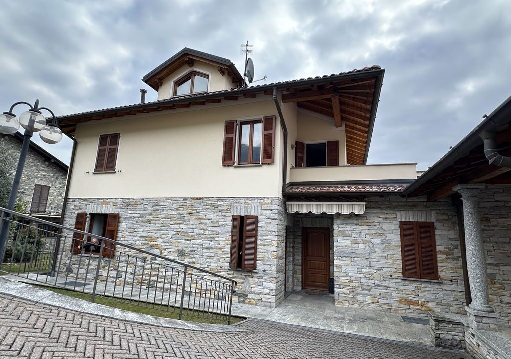 Villa Lago Como Pianello del Lario con Terrazzo e Giardino