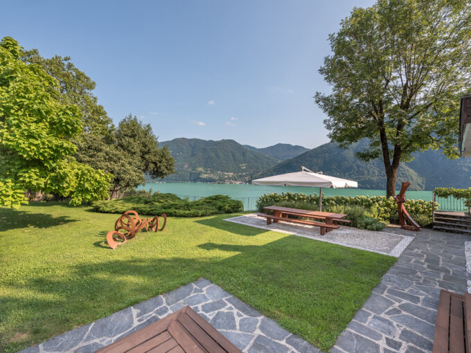Lago Lugano Valsolda Villa con Piscina, Terreno e Vista Lago giardino