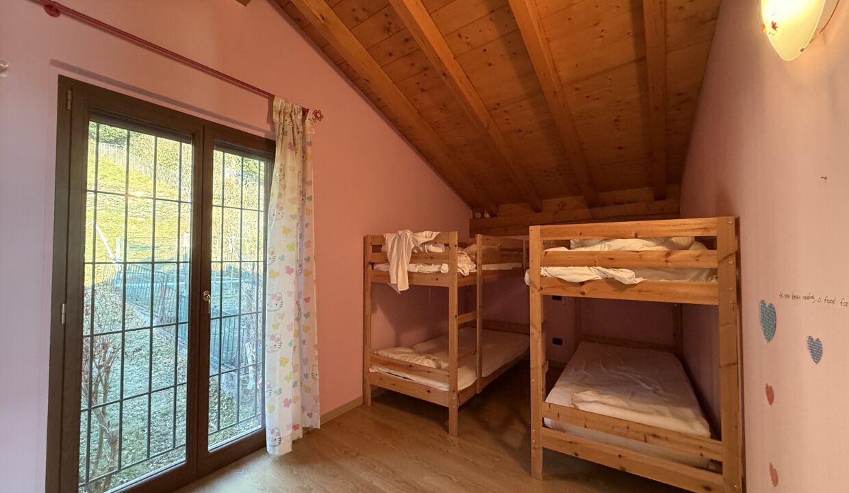 Cremia Casa con Giardino e Piscina10