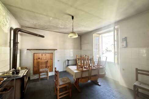 Casa Domaso con Giardino da Ristrutturare