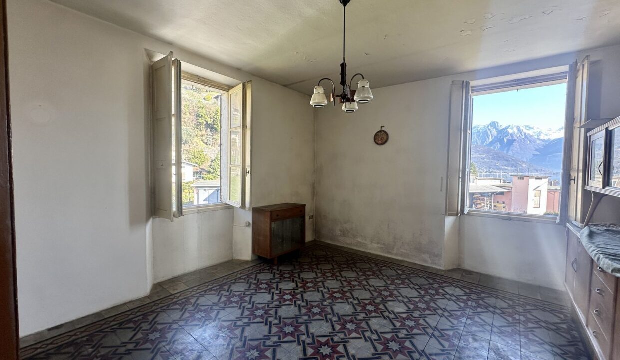 Casa Domaso con Giardino da Ristrutturare