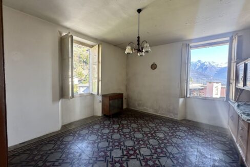 Casa Domaso con Giardino da Ristrutturare