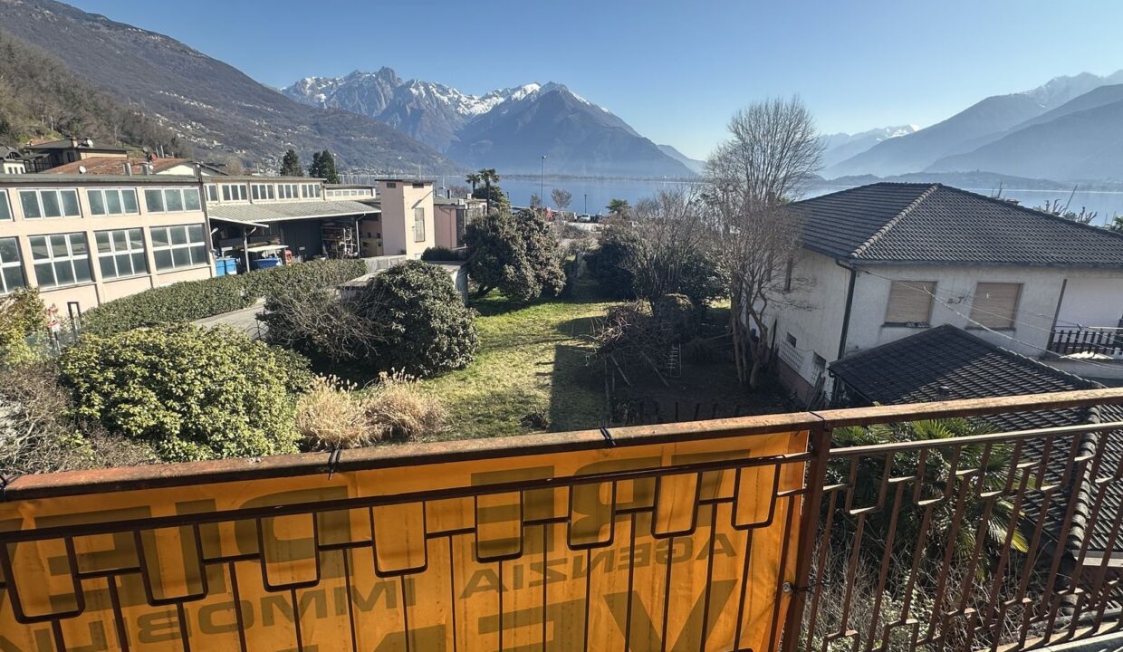 Casa Domaso con Giardino da Ristrutturare