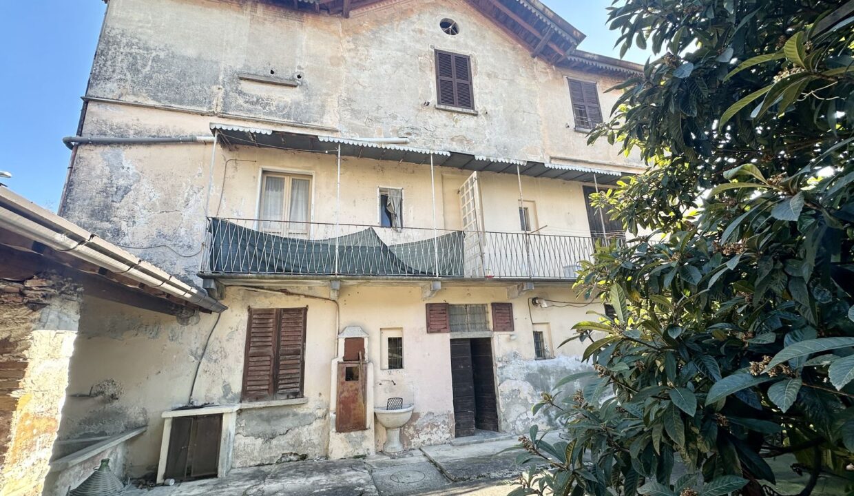 Casa Domaso con Giardino da Ristrutturare