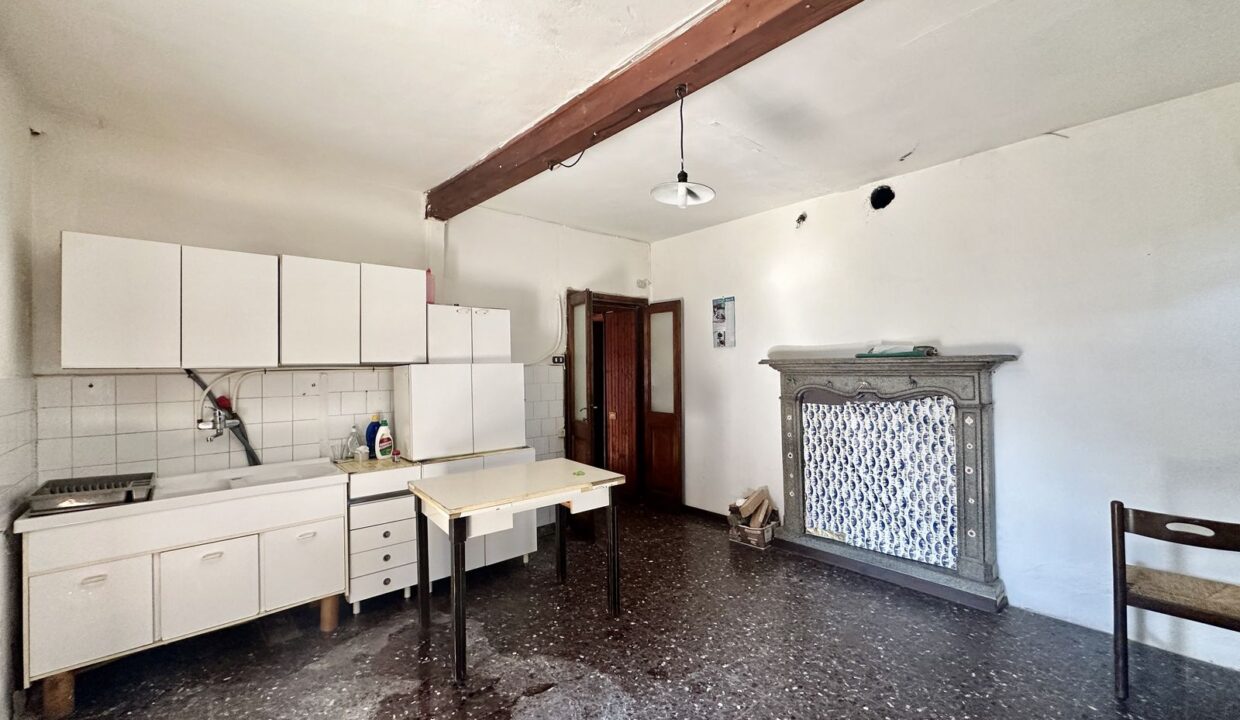 Casa Domaso con Giardino da Ristrutturare