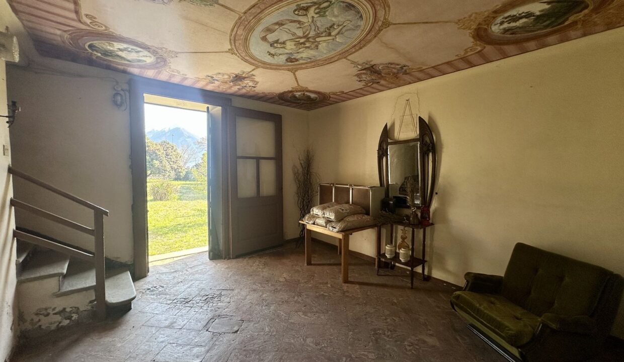 Casa Domaso con Giardino da Ristrutturare